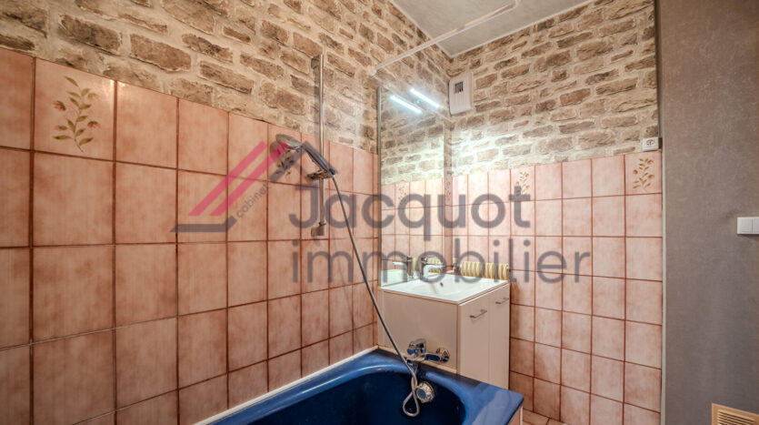Appartements - APPARTEMENT – LONS LE SAUNIER – Réf : 4056 - Lons le Saunier